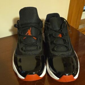 Jordan Mens Black and Red Retro Style Sneakers